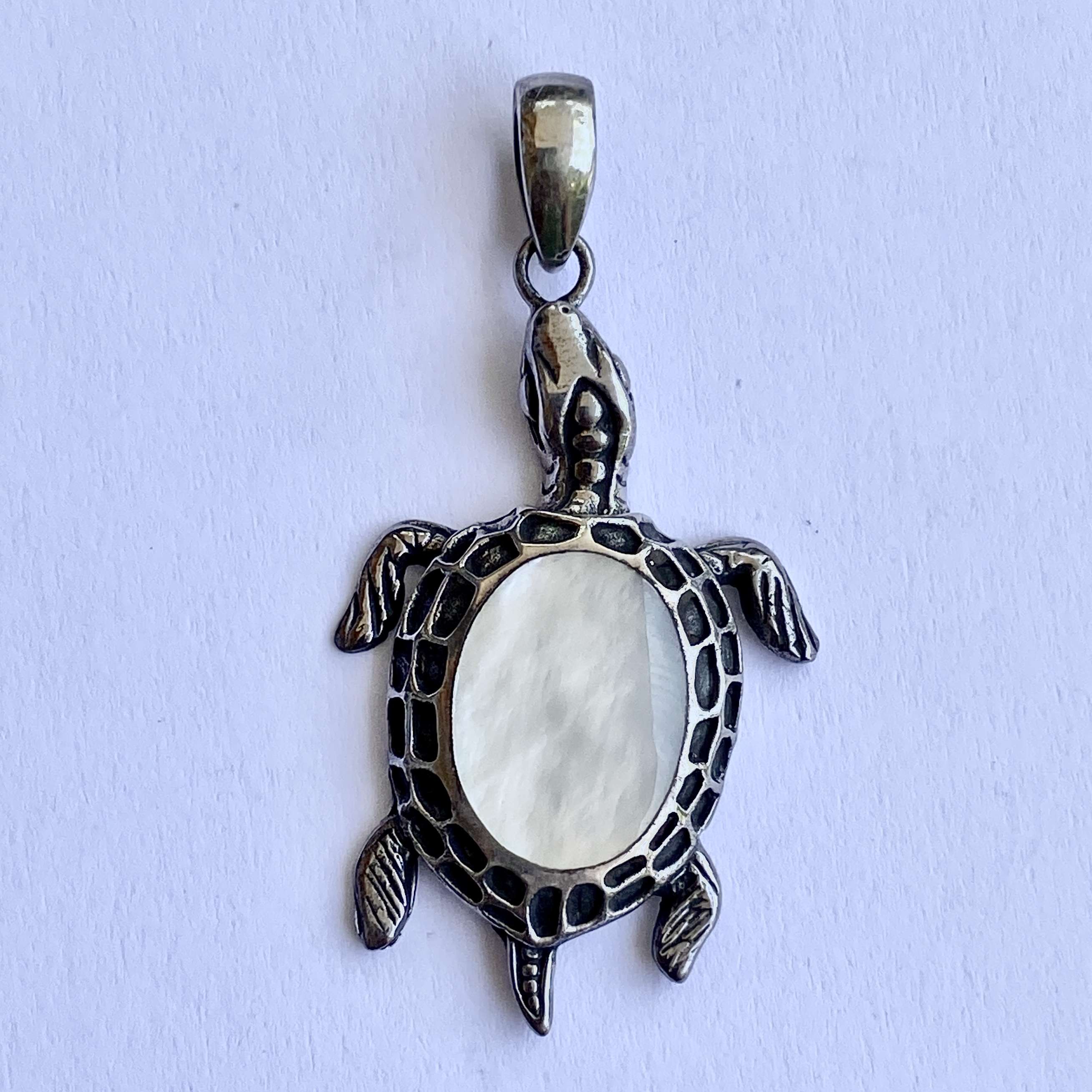 (HANDMADE 925 BALI SILVER TURTLE PENDANTS WITH MOP)